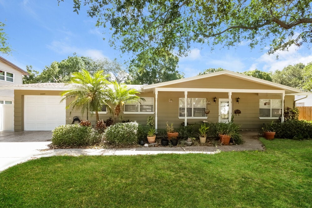 8499 14th St N in St. Petersburg, FL - Building Photo