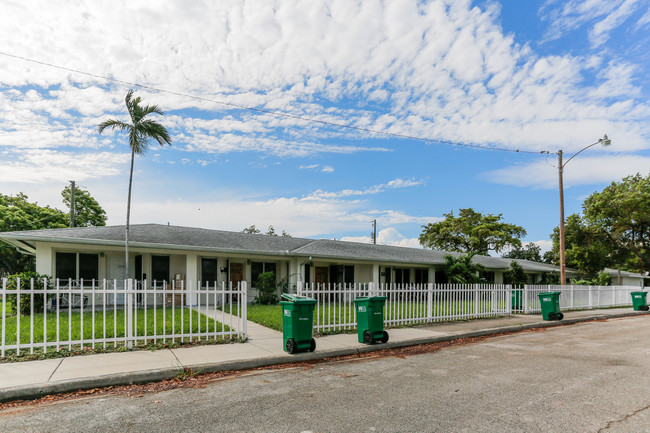 Donn Gardens in Miami, FL - Foto de edificio - Building Photo