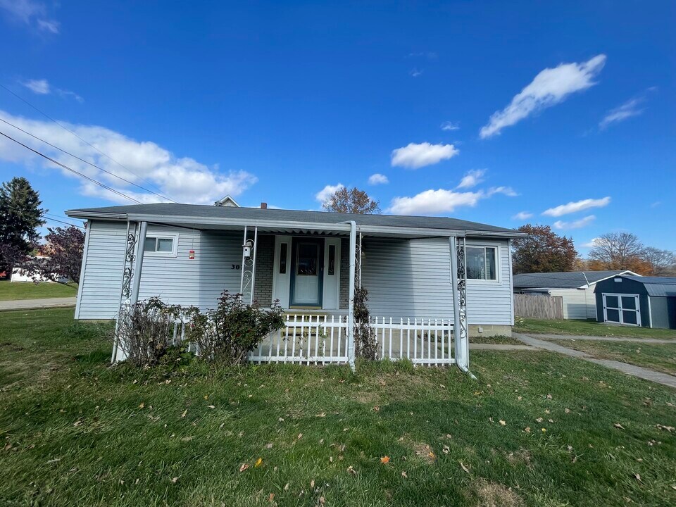 307 Penn Ave in Utica, OH - Building Photo