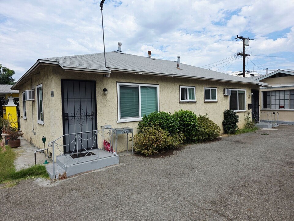 449 W Harvard St in Glendale, CA - Building Photo