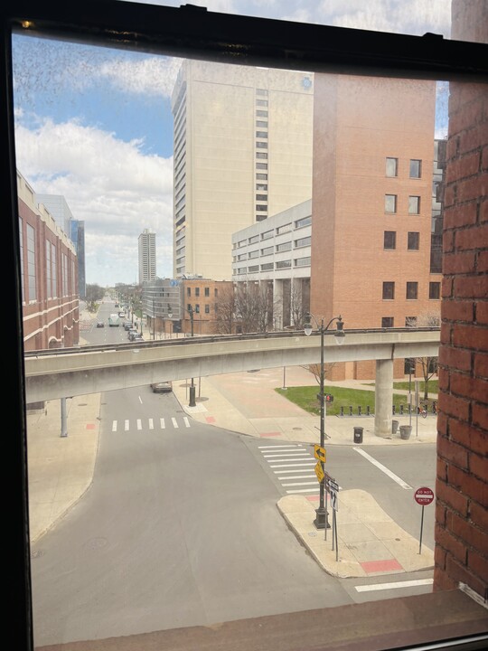 743 Beaubien St, Unit 303 in Detroit, MI - Building Photo