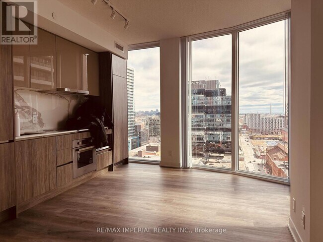 180 Front St E in Toronto, ON - Building Photo - Building Photo