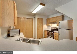 5955 Wedgewood Ln N, Unit 65 in Plymouth, MN - Building Photo - Building Photo