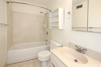 5180 Likini St in Honolulu, HI - Building Photo - Building Photo