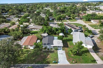 1104 W Hillcrest Dr in Cocoa, FL - Building Photo - Building Photo
