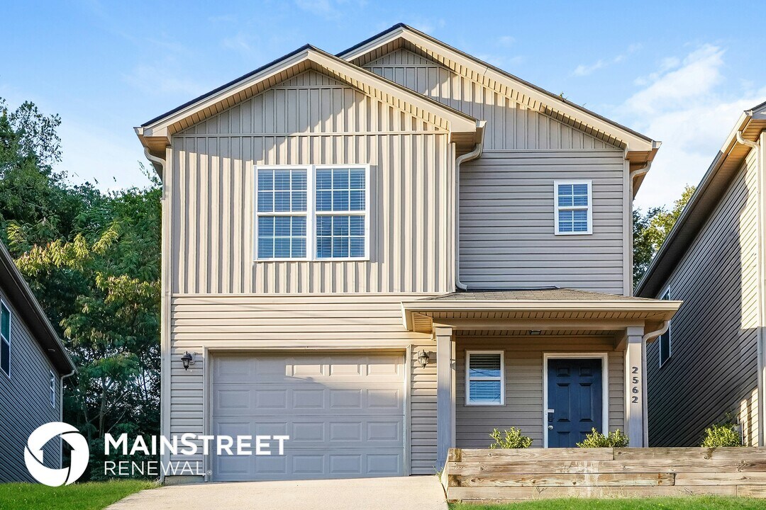 2562 Willow Branch Dr in Nashville, TN - Building Photo