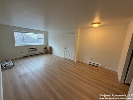 18 Embassy Rd, Unit 37 in Boston, MA - Building Photo