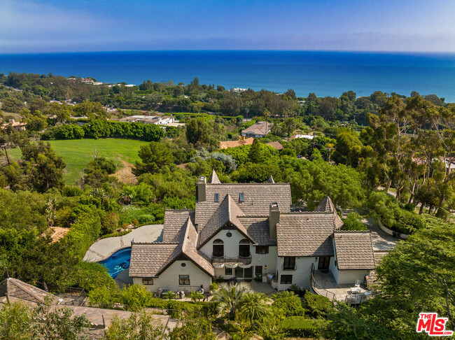 27931 W Winding Way in Malibu, CA - Building Photo - Building Photo