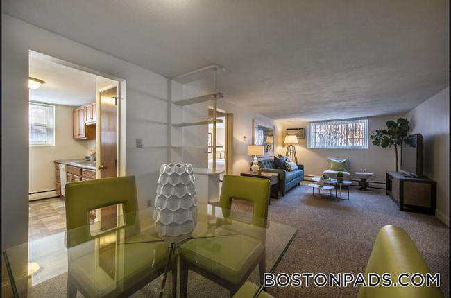 11 Brattle St, Unit 9 in Arlington, MA - Foto de edificio - Building Photo