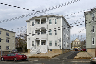 10 Bellevue Ave in Brockton, MA - Building Photo - Building Photo