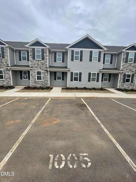 1005 Peony Ln in Youngsville, NC - Building Photo - Building Photo