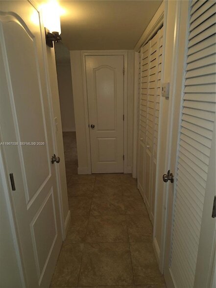 1811 Jefferson St, Unit 501 in Hollywood, FL - Foto de edificio - Building Photo