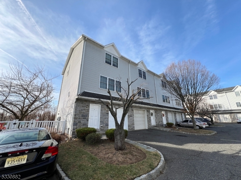 124 Home Pl in Lodi, NJ - Building Photo