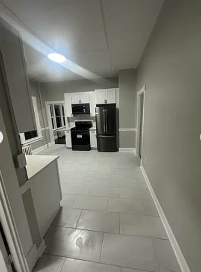 1068 Broad St in Meriden, CT - Building Photo - Building Photo