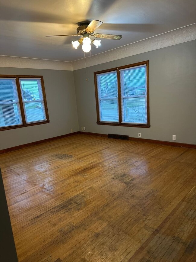 415 La Porte Rd in Waterloo, IA - Building Photo - Building Photo