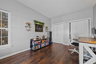 2037 Independence Dr in New Windsor, NY - Foto de edificio - Building Photo
