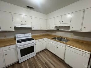 1350 Fairchild St in Pensacola, FL - Building Photo - Building Photo