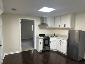 546 Matthew Dr in Canton, GA - Building Photo