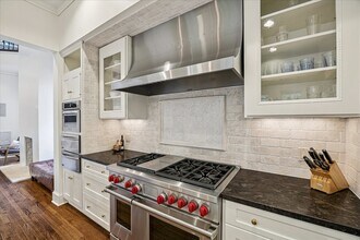 2368 Timber Ln in Houston, TX - Building Photo - Building Photo