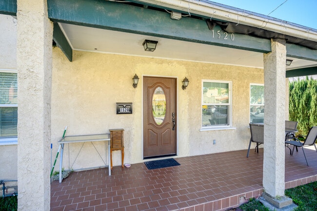 1520 Orange Grove Ave in Glendale, CA - Building Photo - Building Photo