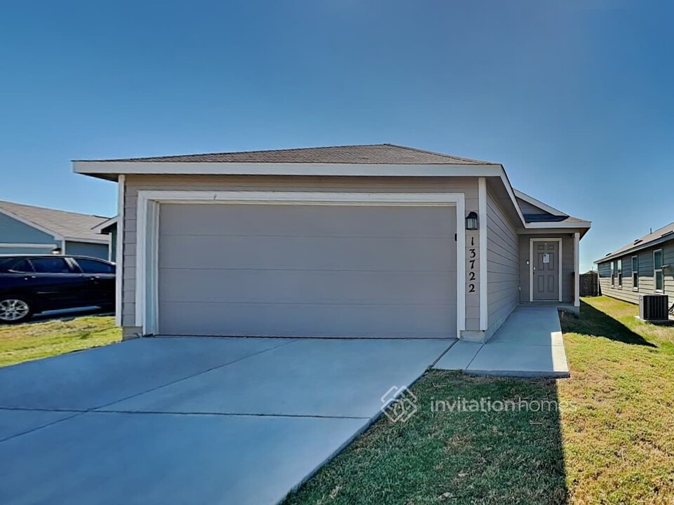 13722 Bucket Way in San Antonio, TX - Building Photo