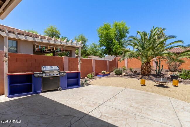15328 W Wethersfield Rd in Surprise, AZ - Foto de edificio - Building Photo