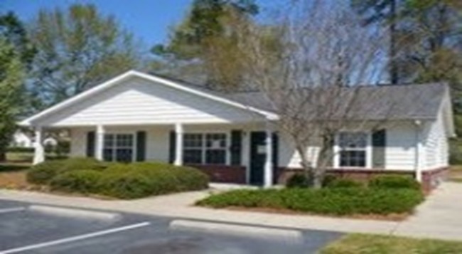 Bracey Square Apartments in Sumter, SC | ApartmentHomeLiving.com