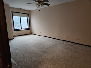 9242 Gross Point Rd in Skokie, IL - Building Photo - Building Photo