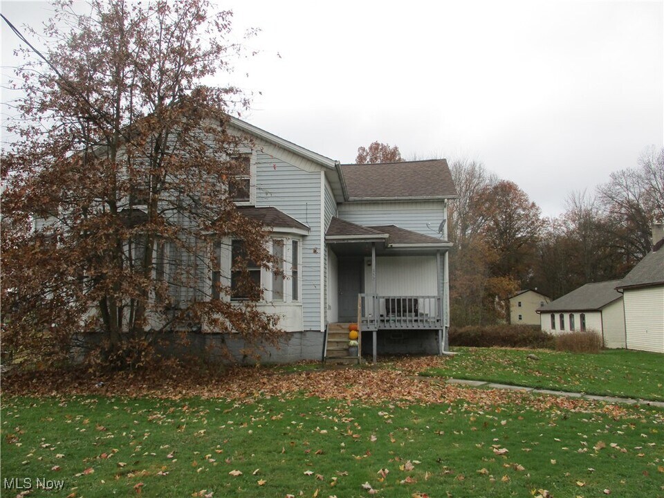 152 S Maple St in Orwell, OH - Building Photo
