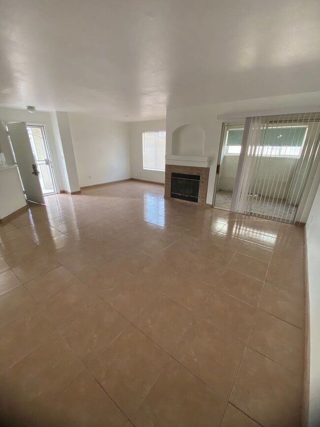 4404 W Lake Mead Blvd in Las Vegas, NV - Building Photo - Building Photo