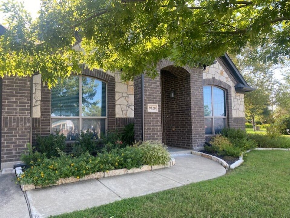 9820 Bison Ct in Fort Worth, TX - Building Photo