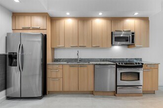 2001 Meridian Ave in Miami Beach, FL - Building Photo - Building Photo