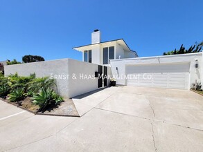 20331 Eastwood Cir in Huntington Beach, CA - Building Photo - Building Photo