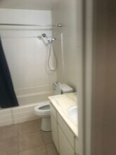 956 Greenfield Ave in Hanford, CA - Building Photo - Building Photo