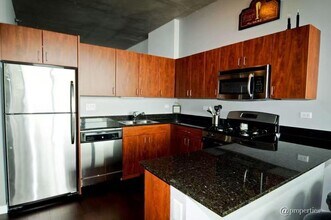 235 W Van Buren St, Unit 2311 in Chicago, IL - Building Photo - Building Photo