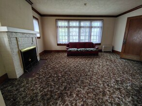 1011 Cleveland Ave, Unit 2 in Niagara Falls, NY - Building Photo - Building Photo