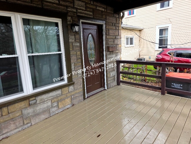 911 4th Ave in Beaver Falls, PA - Building Photo - Building Photo