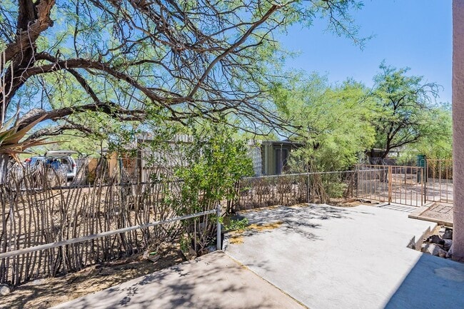 1926 N Fremont Ave in Tucson, AZ - Foto de edificio - Building Photo