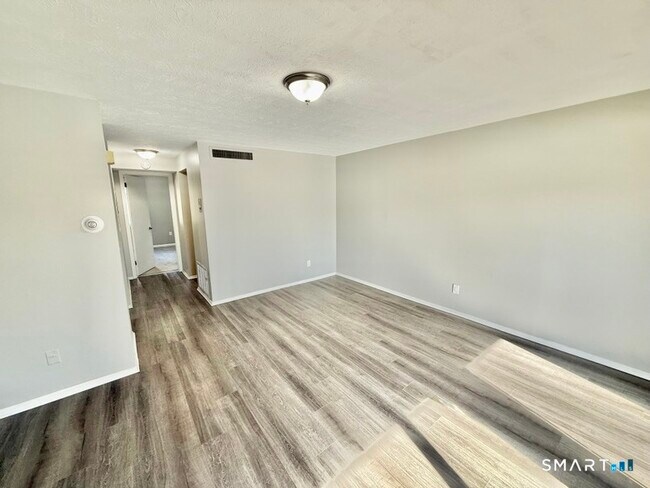 164 Towne House Rd in Hamden, CT - Building Photo - Building Photo