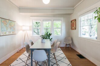 7468 N Huron Ave, Unit 7468 N Huron in Portland, OR - Foto de edificio - Building Photo