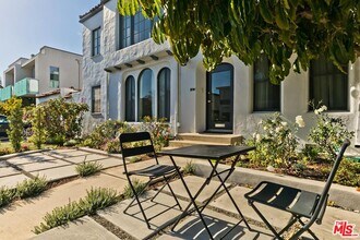 8101 W 4TH St in Los Angeles, CA - Building Photo - Building Photo