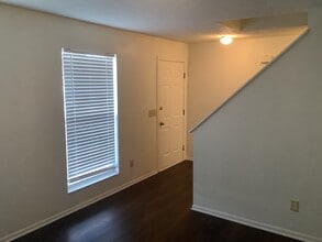 9503 Deer Track Rd in West Chester, OH - Foto de edificio - Building Photo