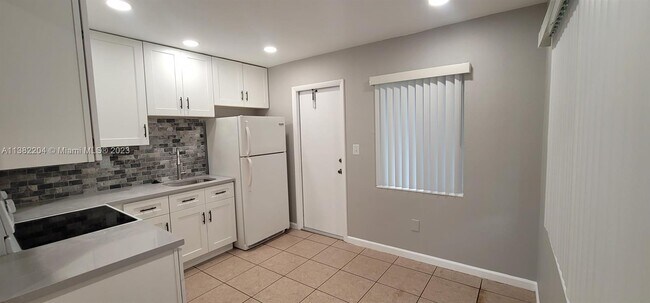 2533 Garfield St-Unit -A in Hollywood, FL - Building Photo - Building Photo