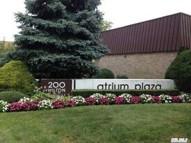 200 Hilton Ave in Hempstead, NY - Building Photo