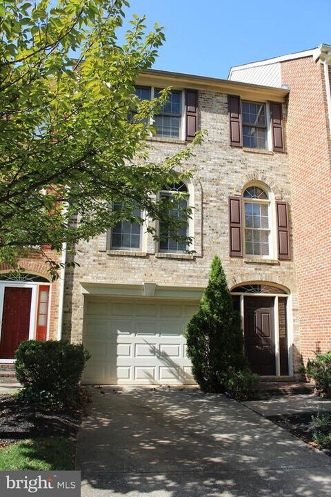 5503 Whitley Park Terrace in Bethesda, MD - Foto de edificio
