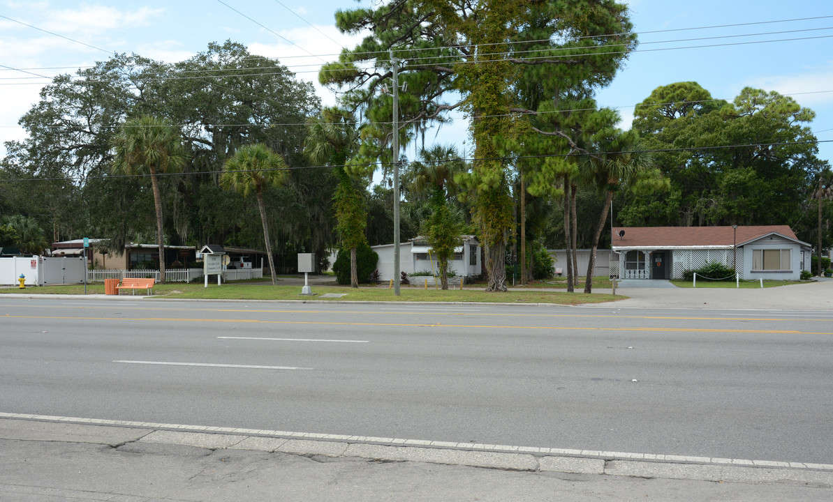 Wayside Glen Mobile Home Park in Bradenton, FL - Building Photo