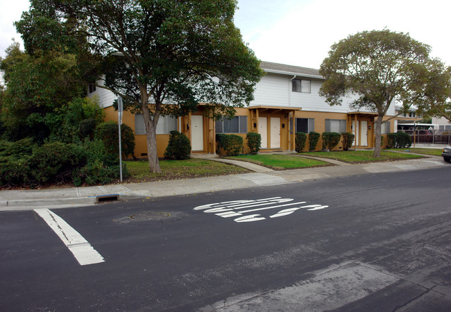 180-186 El Carmelo Ave in Palo Alto, CA - Foto de edificio - Building Photo