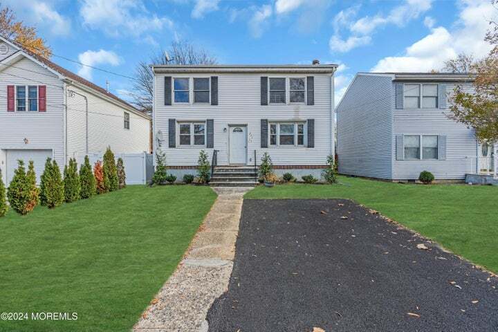 211 Delaware Ave, Unit 2 in Cliffwood, NJ - Building Photo