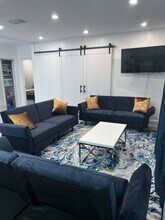 501 NE 70th St, Unit 1 in Miami, FL - Foto de edificio - Building Photo