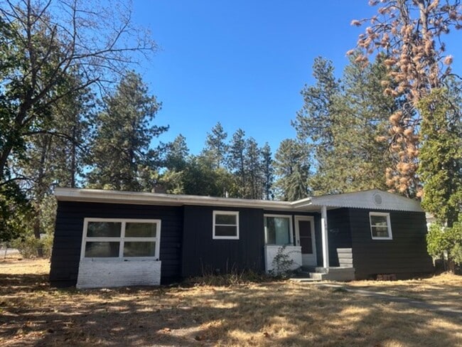 property at 106 N 3rd St